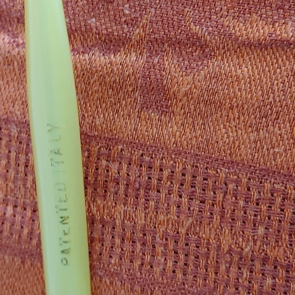 Vintage yellow sunglasses. Made for a narrow face made in Italy. - Picture 5 of 8